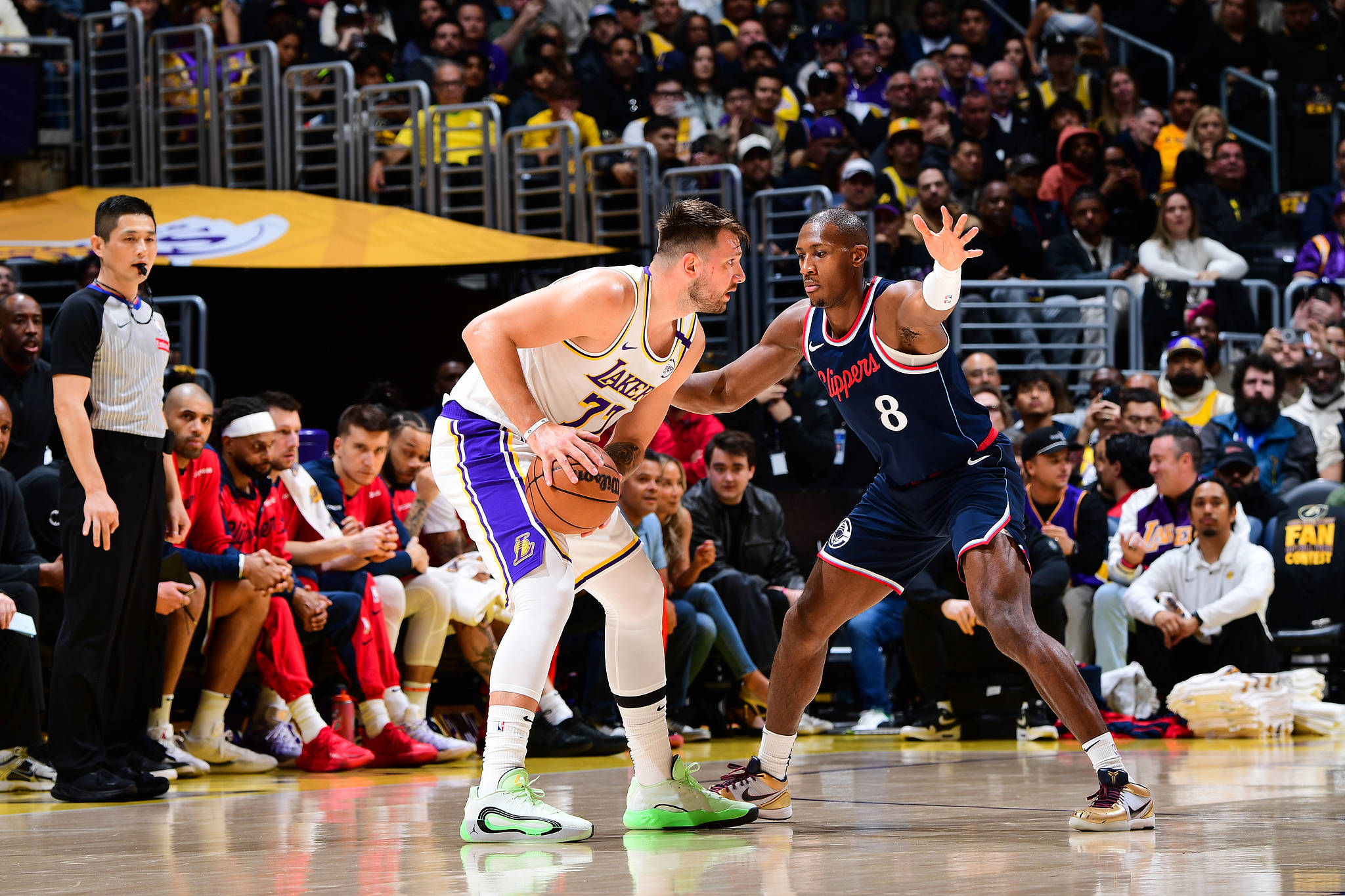 爱游戏网页版登录入口-包含NBA最新动态：快船队轻松取胜喜提八连胜卫冕头名的词条