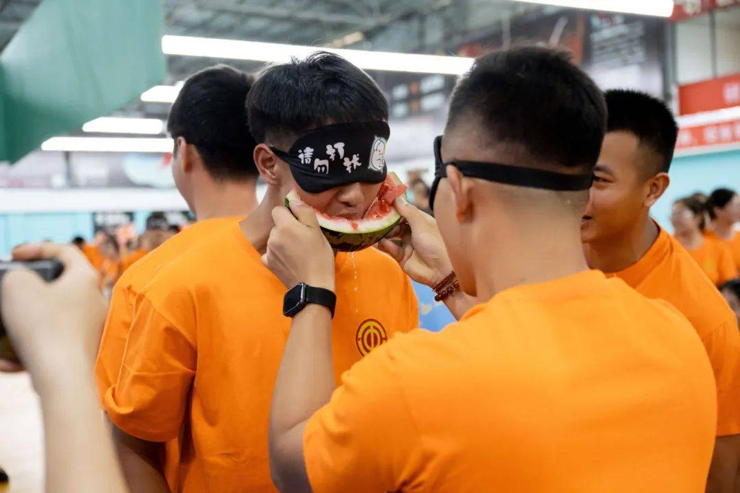 包含球队在比赛中展现出色的团队合作精神,赢得掌声的词条 包含球队在比赛中展现出色的团队合作精神,赢得掌声的词条