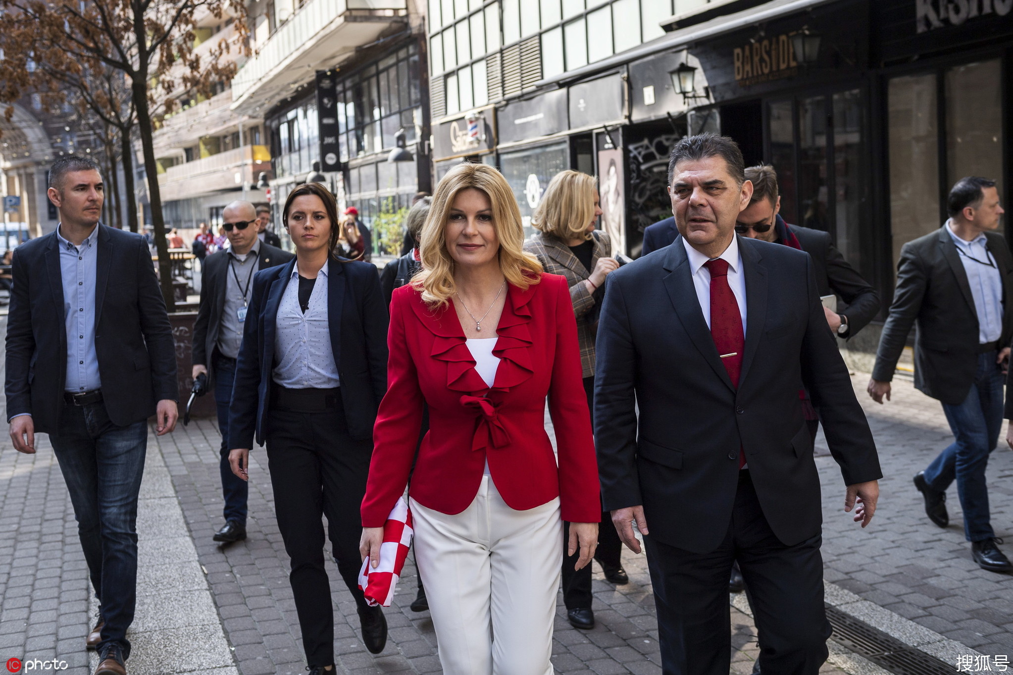 爱游戏官网入口-包含匈牙利凭借制胜球险胜波斯尼亚，欧预赛小组第一的词条