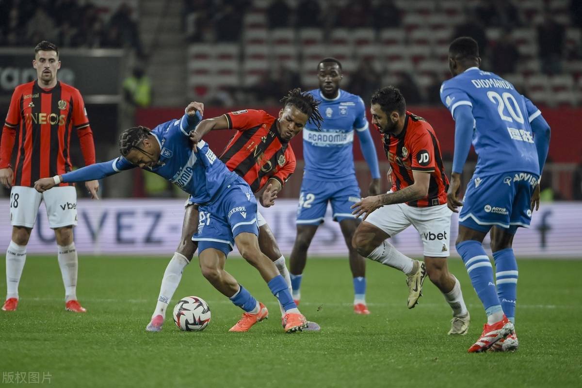 包含斯特拉斯堡主场击败多尔芒斯，保住主场十分的词条