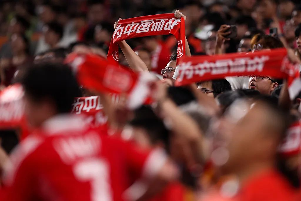 战火重燃，精彩比赛引发球迷欢呼