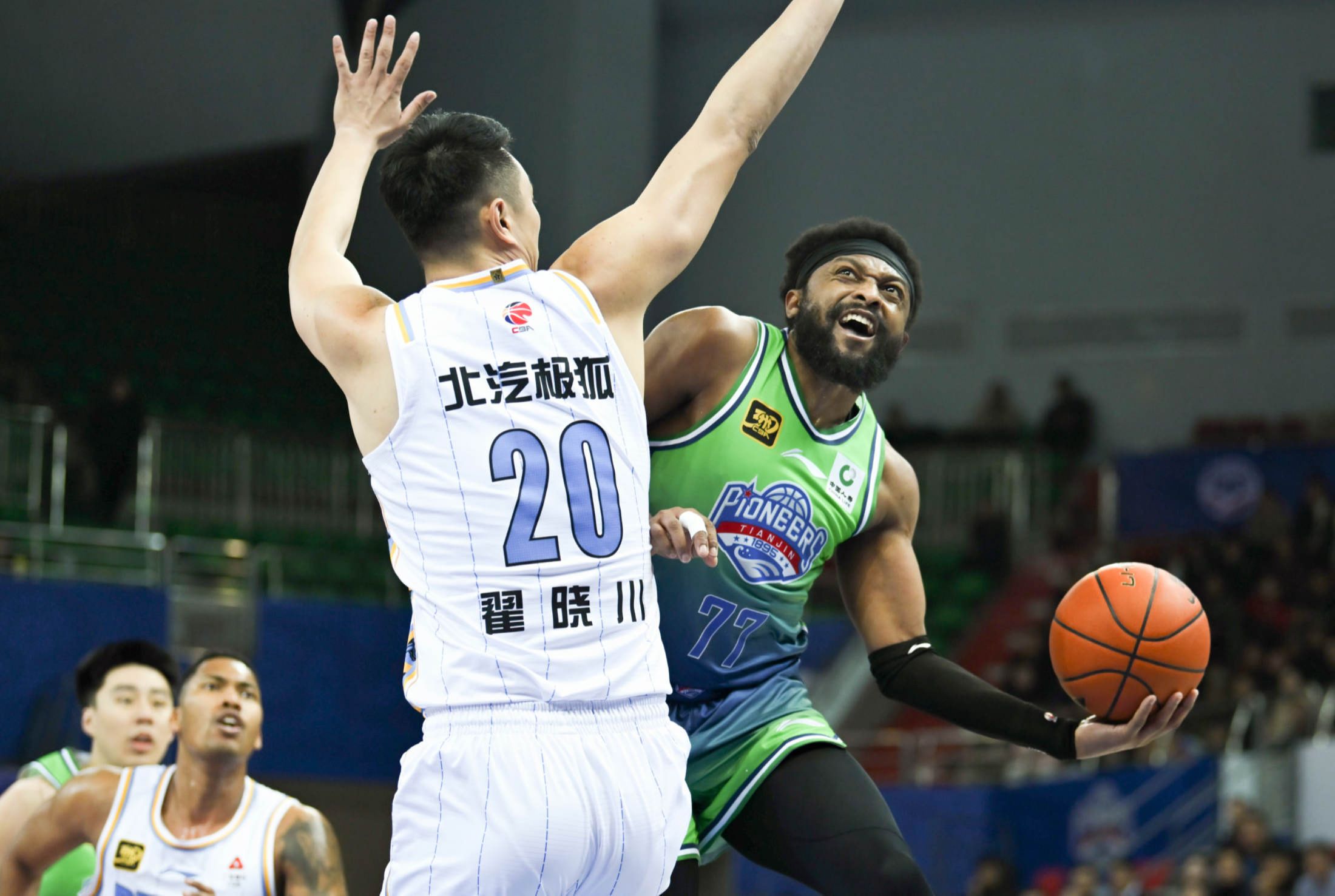 爱游戏登录-天津泰达击败上海绿地，壮志凌云追赶前排的简单介绍