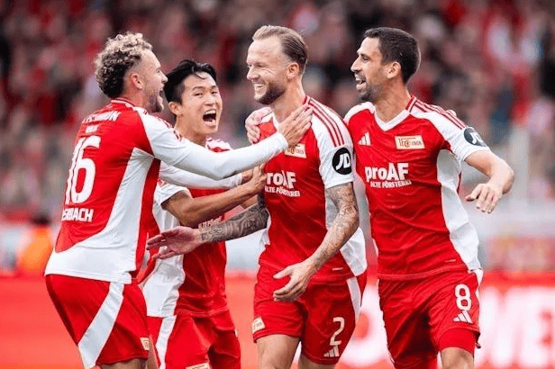 柏林联队成功阻止对手的猛烈进攻 柏林联队成功阻止对手的猛烈进攻