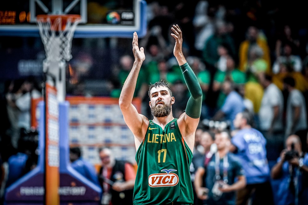 篮球新秀恢复训练状态，备战世界锦标赛