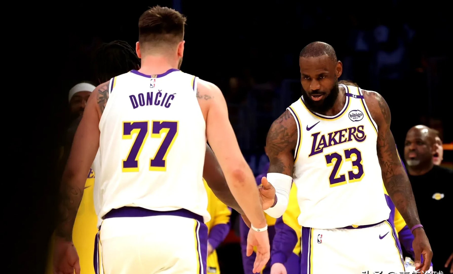 爱游戏app-关于湖人后卫隐伤或将缺席明日对赛中奇袭的信息