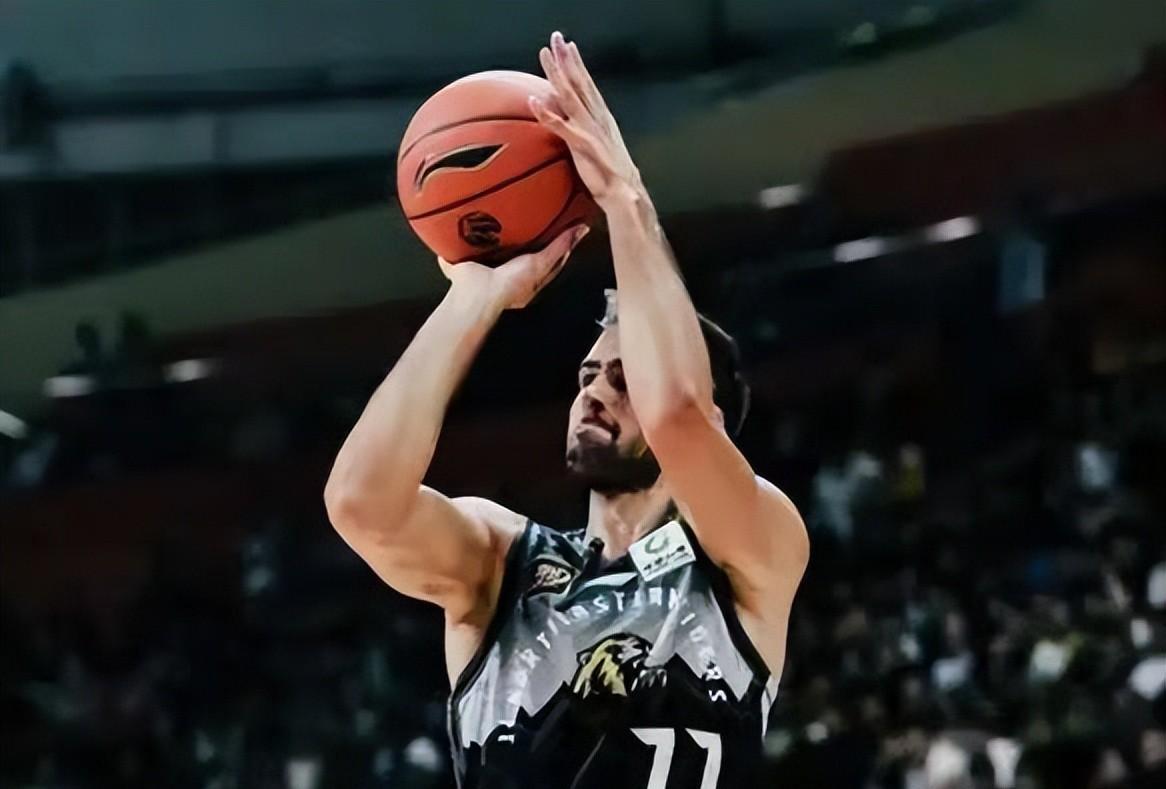 包含斯旺西取得惊险胜利，成功保住领先优势的词条