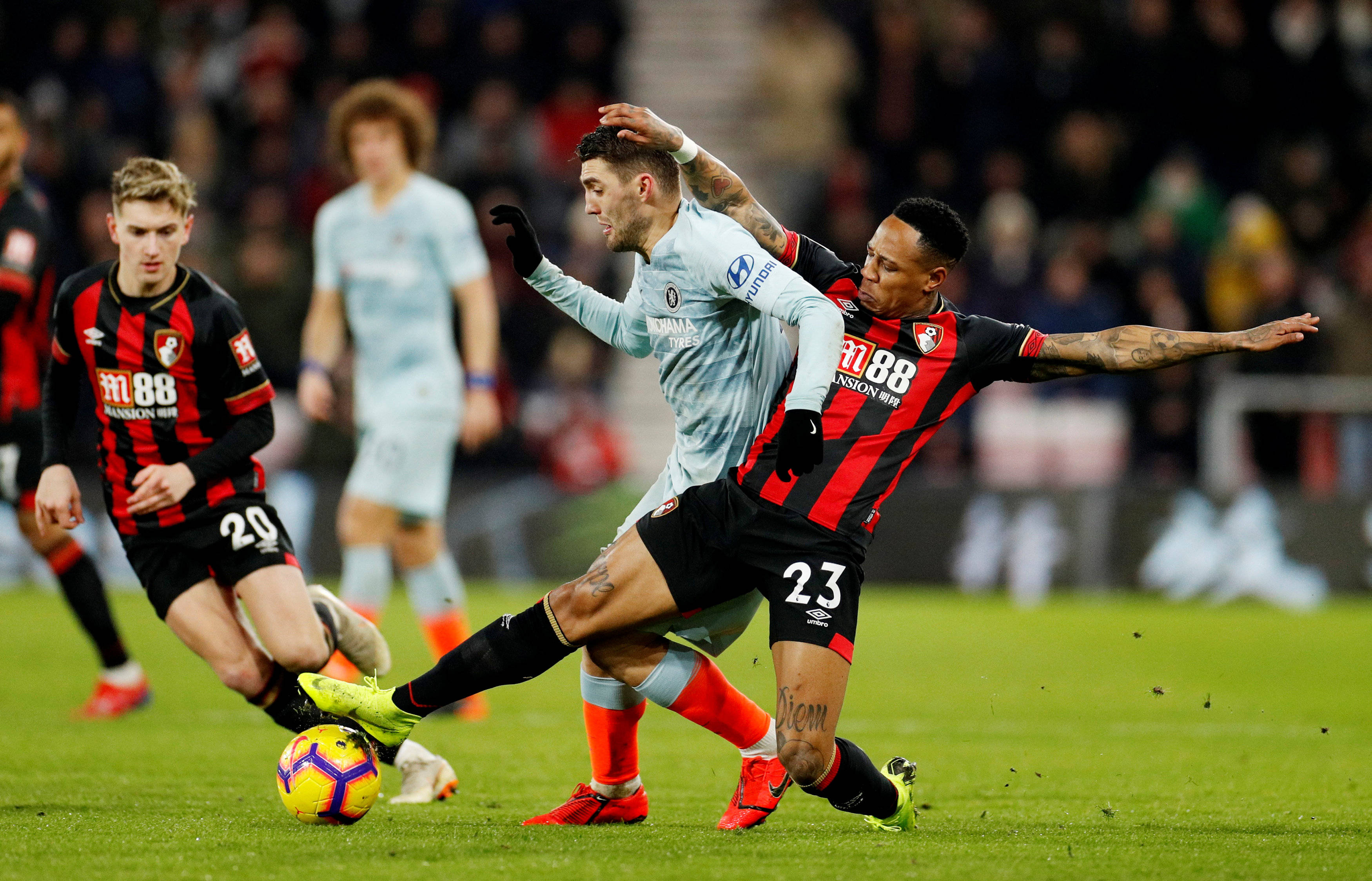 爱游戏登录入口-包含英格兰联赛季前热身赛中一触即发，比赛进入白热化的词条