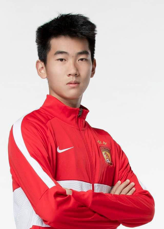 新晋球员崭露头角,成为球队新希望 新晋球员崭露头角,成为球队新希望