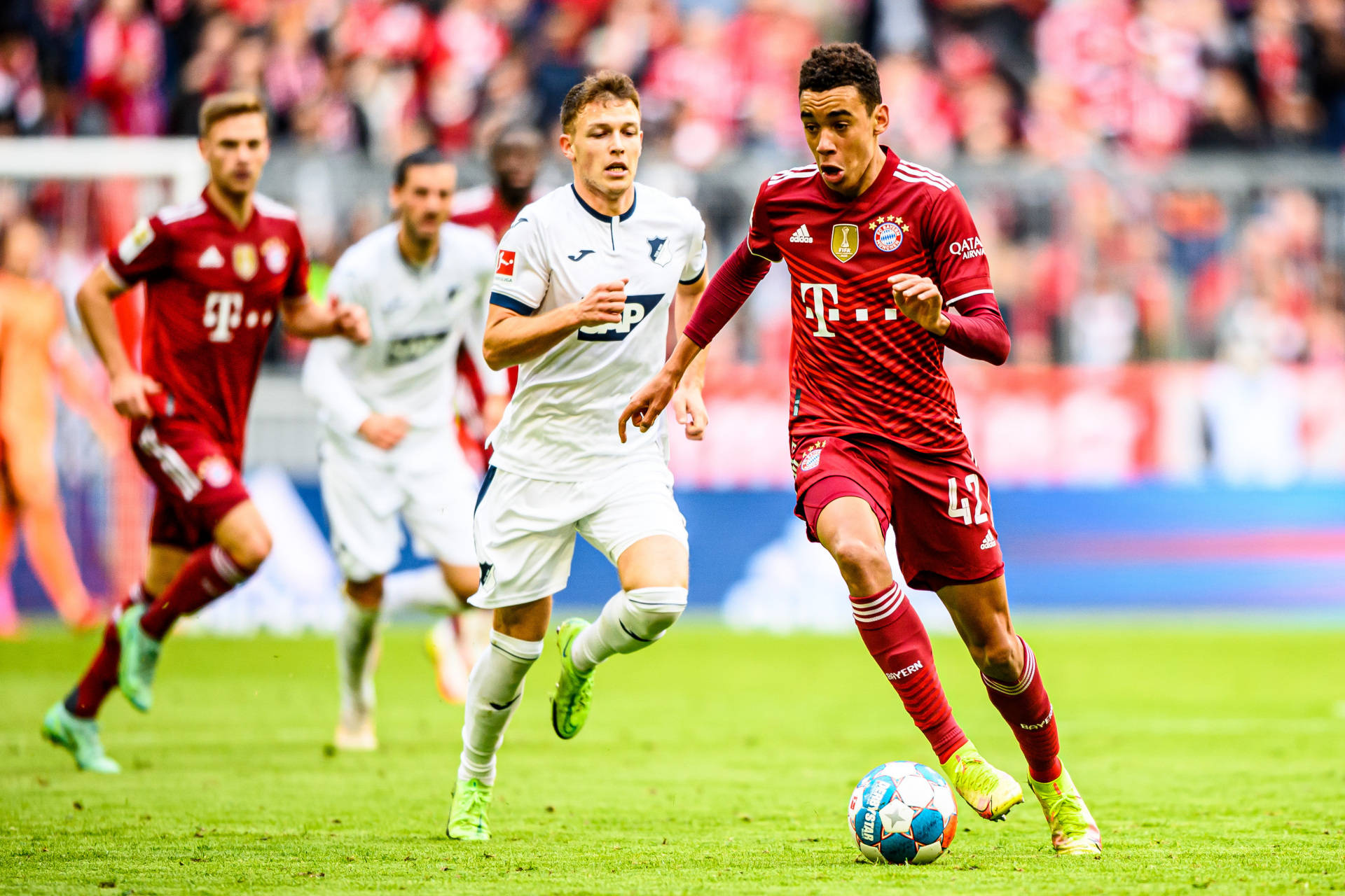 拜仁慕尼黑主力中场伤停，影响球队战术的简单介绍