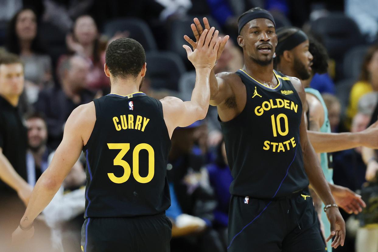 爱游戏-勇士主场力克鹈鹕，库里分成全队最高