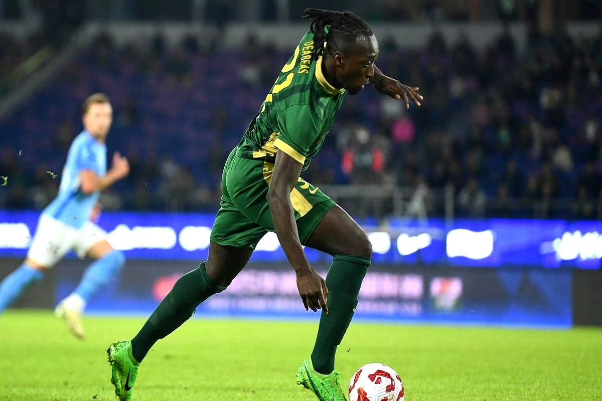 关于斯图加特门将大放异彩,弥补球队反击不足!的信息 关于斯图加特门将大放异彩,弥补球队反击不足!的信息