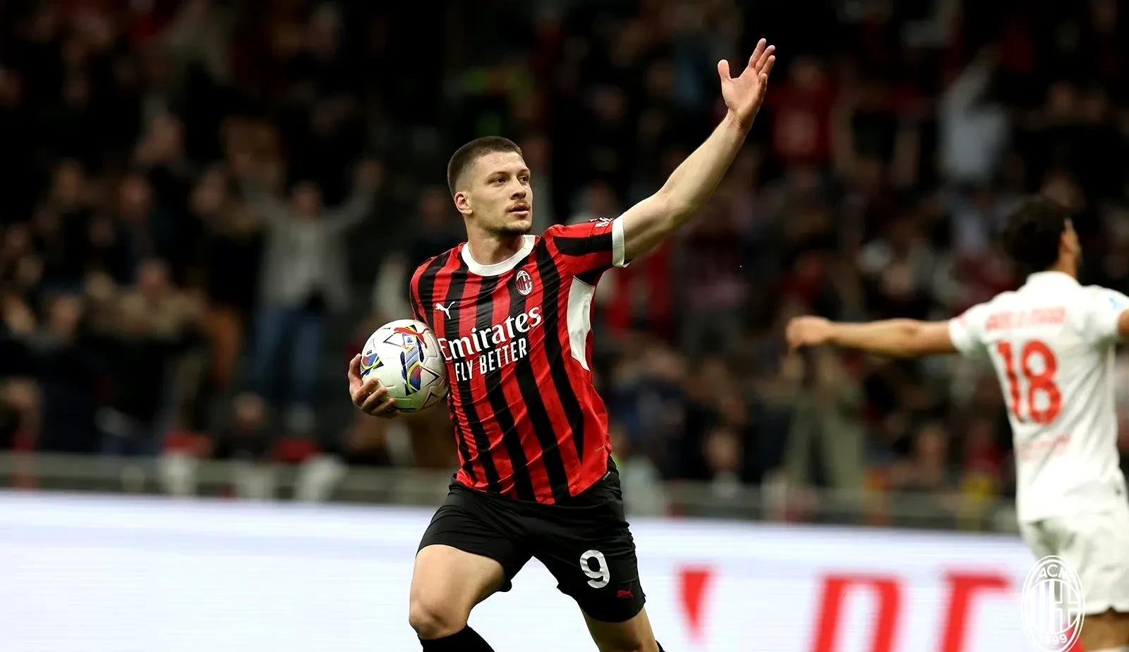 爱游戏在线登录-佛罗伦萨队主场失利，未能守住领先