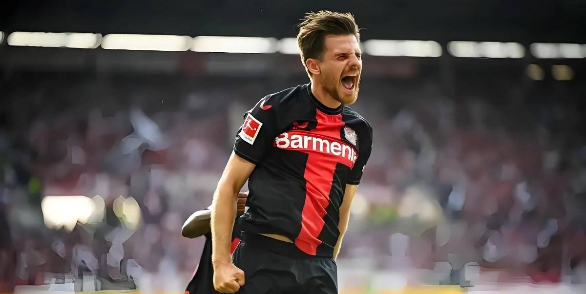 勒沃库森主场惨败，主教练演讲慰藉球员的简单介绍