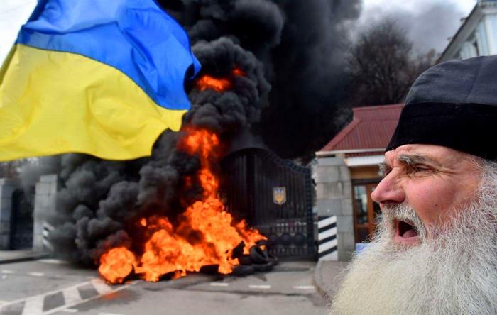 爱游戏网页版登录入口-球场冲突事件持续升级，联盟出手调查的简单介绍