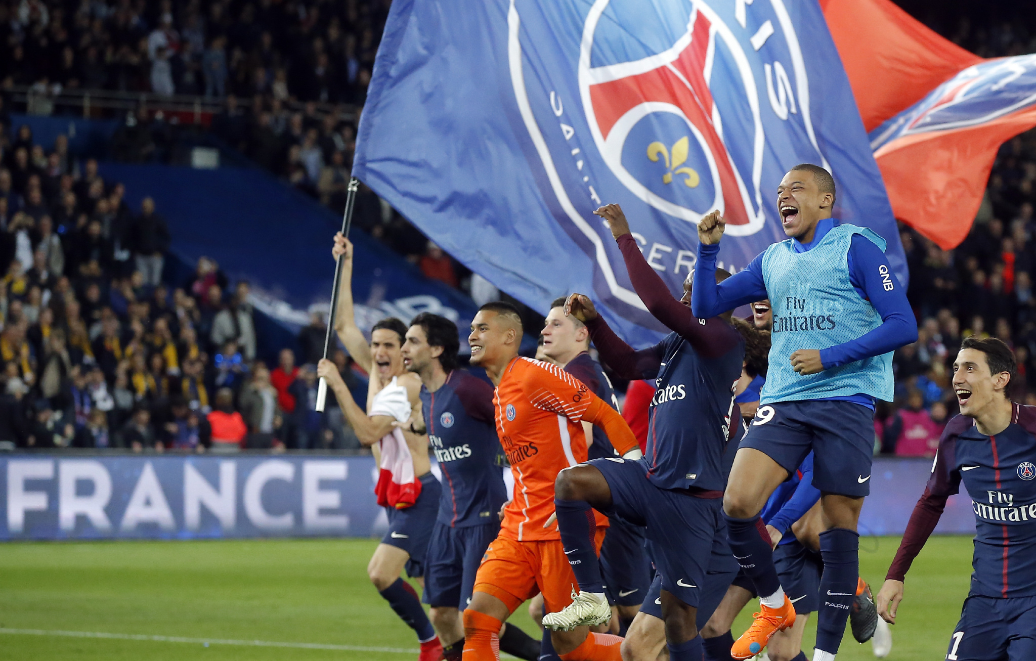 爱游戏官网入口-摩纳哥主场大胜，再次坐稳榜首位置