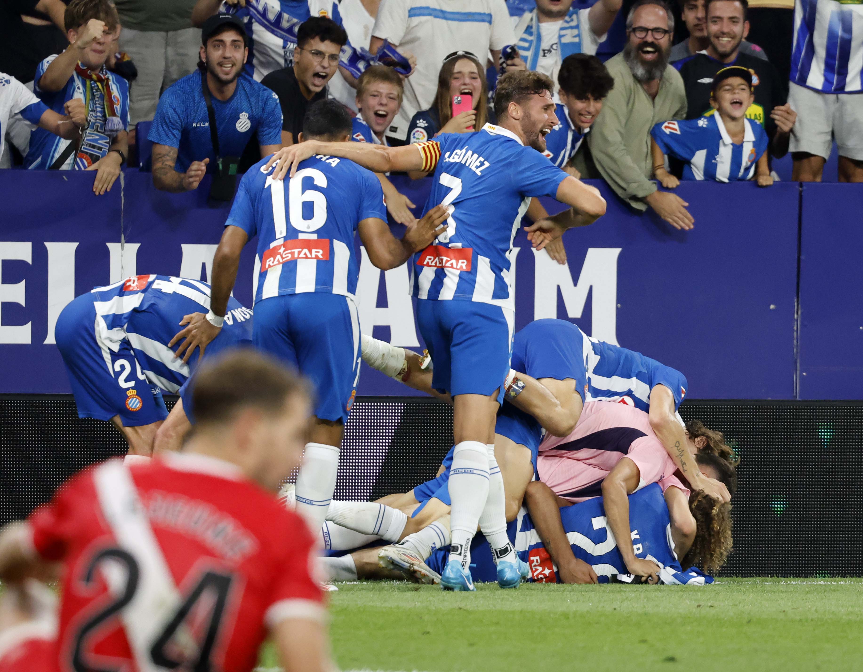 包含西班牙足球传统豪门实力强劲,赛季表现亮眼的词条 包含西班牙足球传统豪门实力强劲,赛季表现亮眼的词条