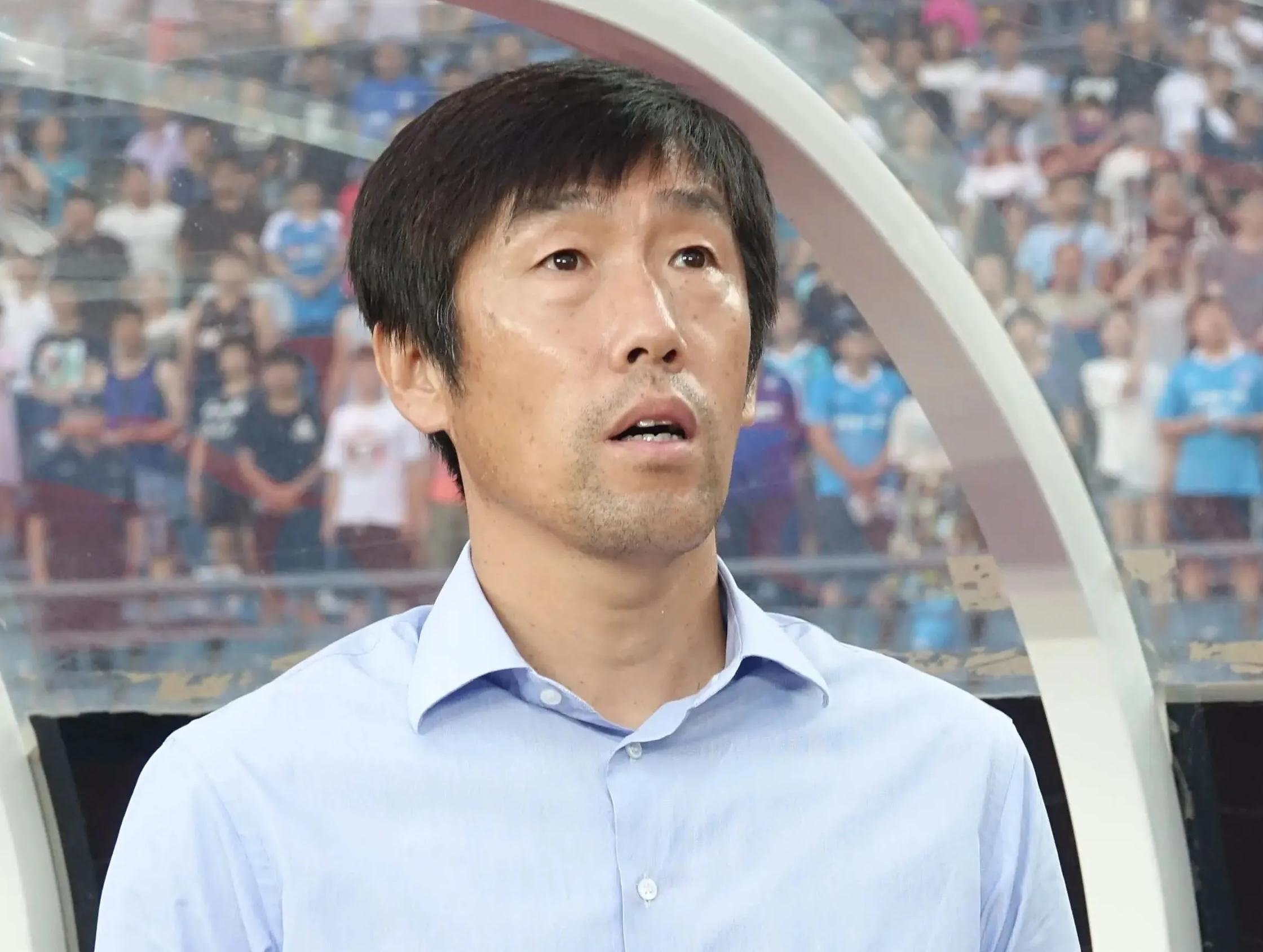 主帅执教风格备受质疑,球队前途蒙尘 主帅执教风格备受质疑,球队前途蒙尘