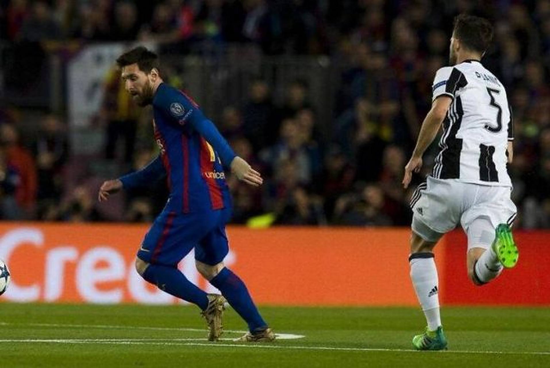 爱游戏网页版入口-尤文图斯客场不敌巴塞罗那，战术受质疑