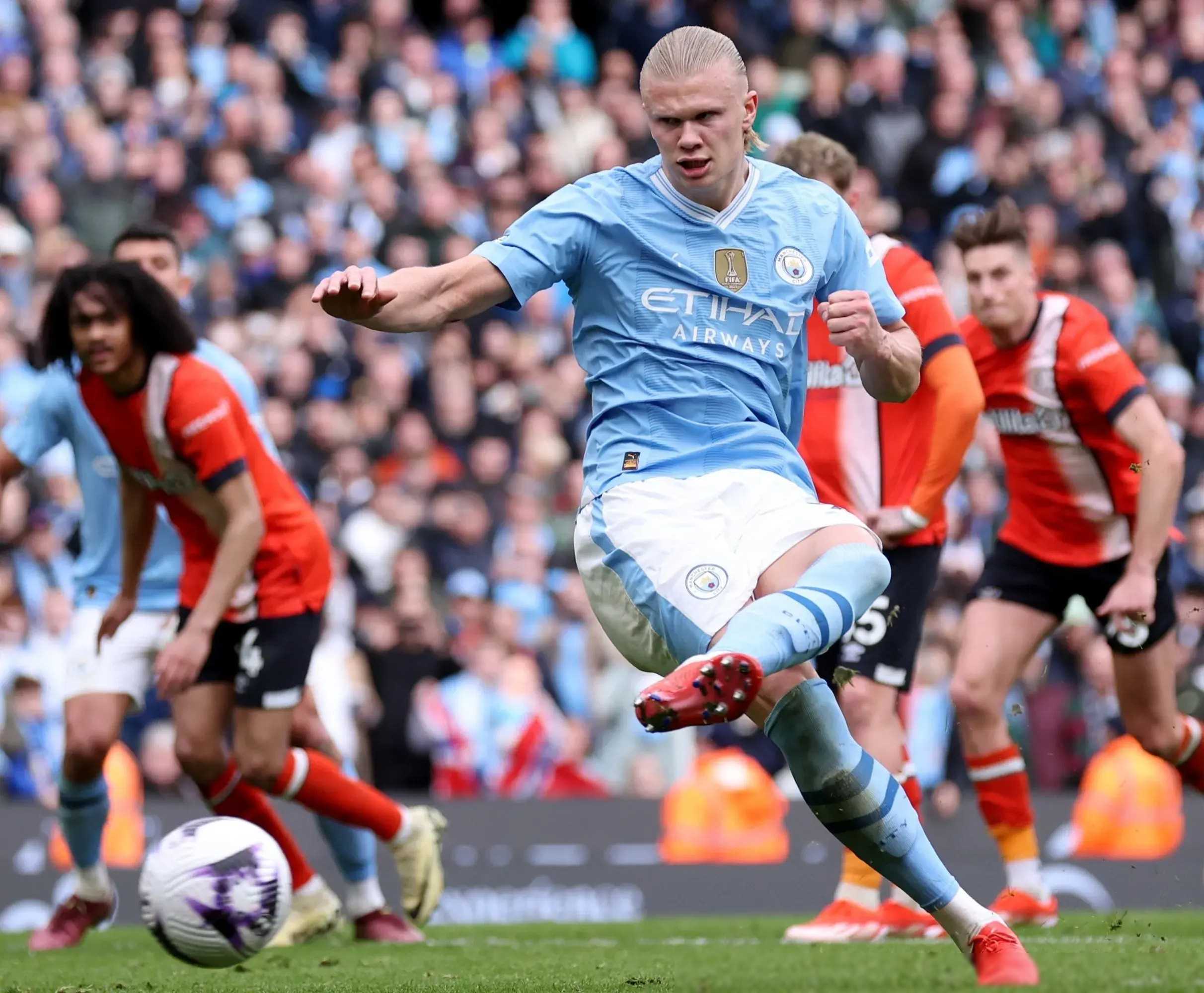 曼城球迷积极备战欧冠淘汰赛 曼城球迷积极备战欧冠淘汰赛