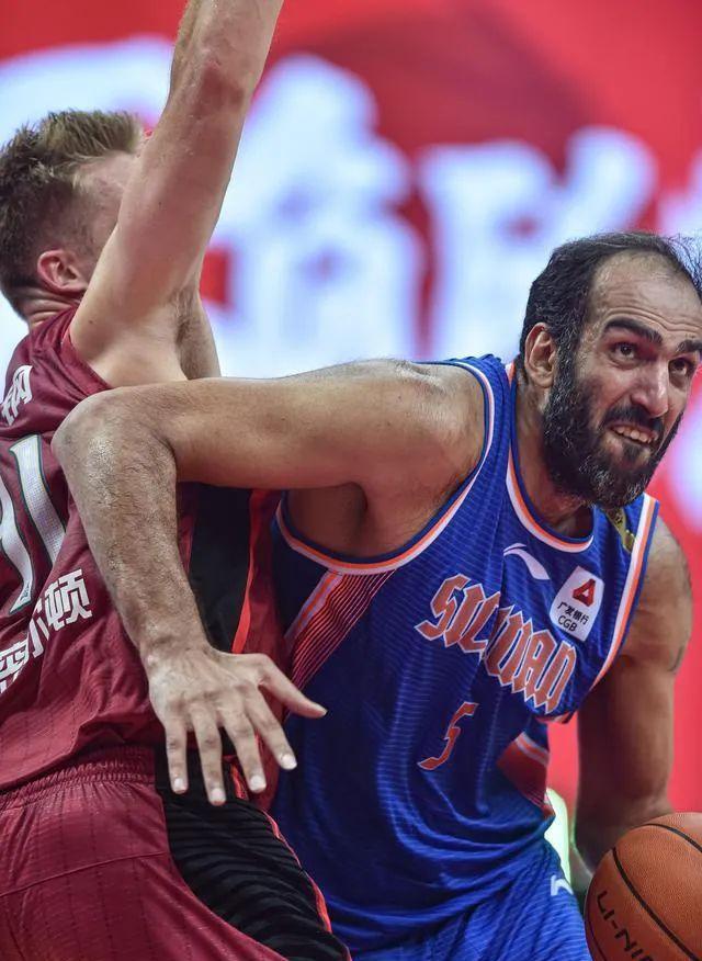 包含宁夏男篮遭遇三连败，主教练召集深夜会谈的词条