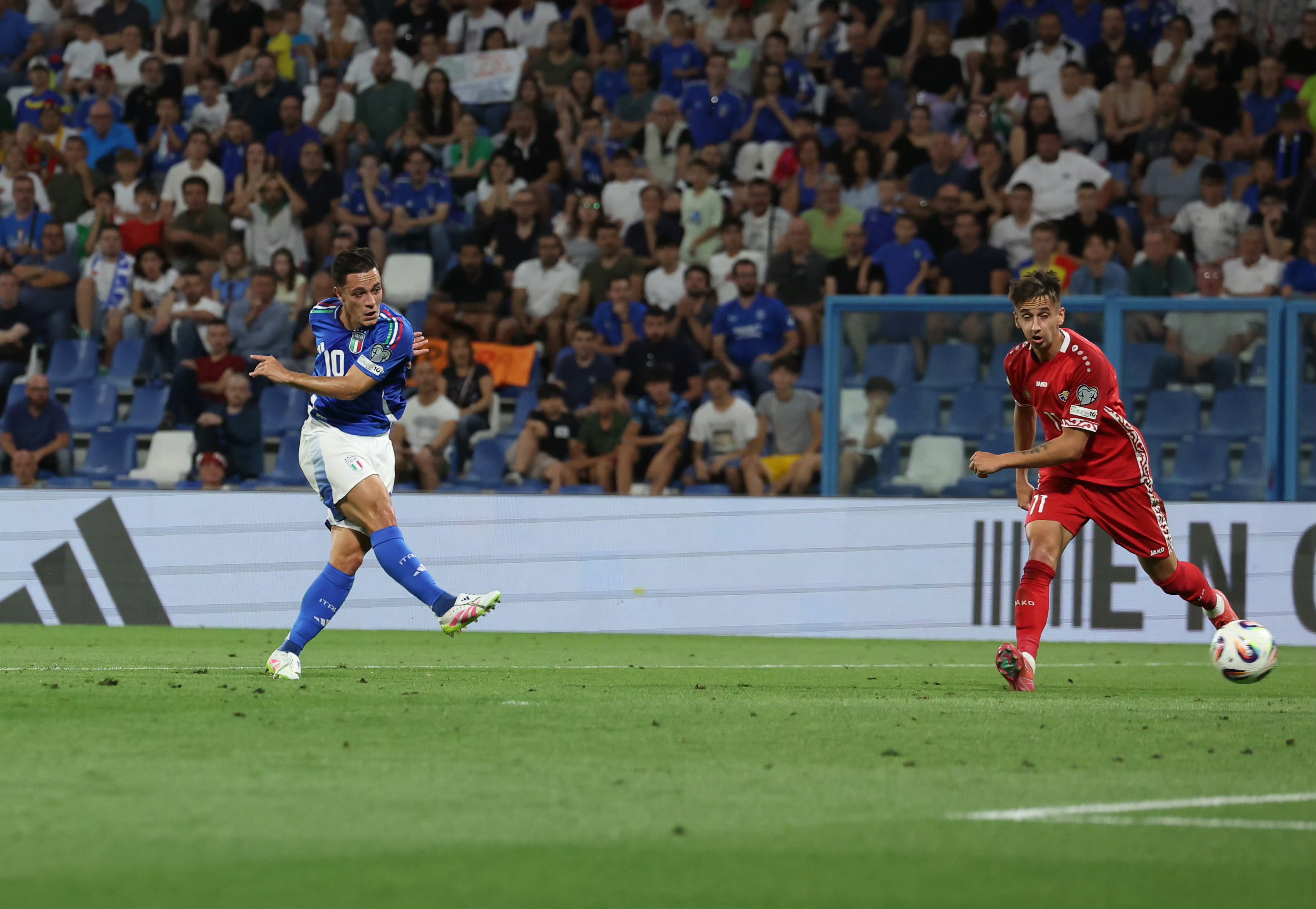 球队迎来新赛季首胜,队员士气高涨信心十足的简单介绍 球队迎来新赛季首胜,队员士气高涨信心十足的简单介绍